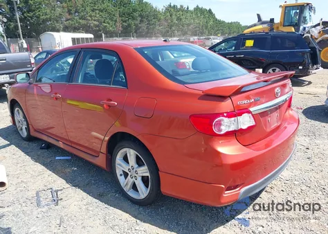 2013 Toyota Corolla S Special Edition z USA, uszkodzony, nr VIN 2T1BU4EE4DC064661